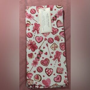 ✨NWT✨ Cupcakes & cashmere: Set of 2 Kitchen Towels